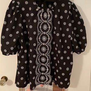 Black and White top with elastic sleeve